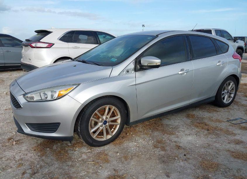 Photo 2 of 2016 Ford Focus SE (VIN 1FADP3K25GL242021)