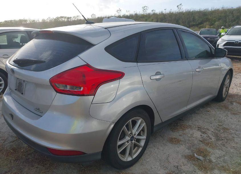 Photo 4 of 2016 Ford Focus SE (VIN 1FADP3K25GL242021)