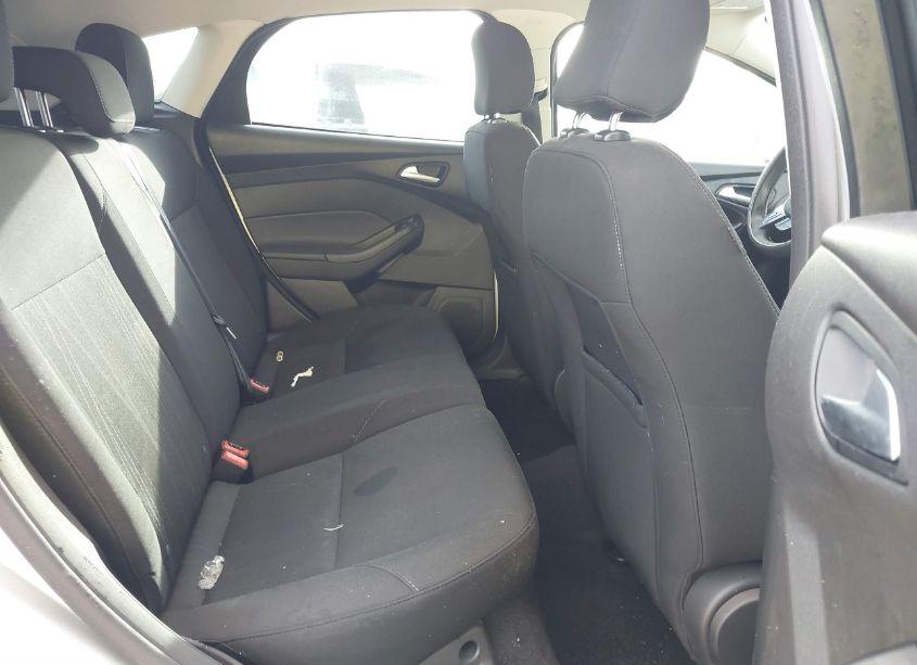 Photo 8 of 2016 Ford Focus SE (VIN 1FADP3K25GL242021)