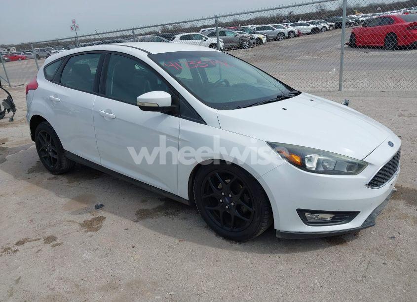 2016 Ford Focus SE (VIN 1FADP3K25GL255934) main photo