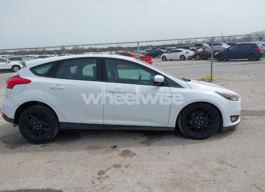 Photo 13 of 2016 Ford Focus SE (VIN 1FADP3K25GL255934)