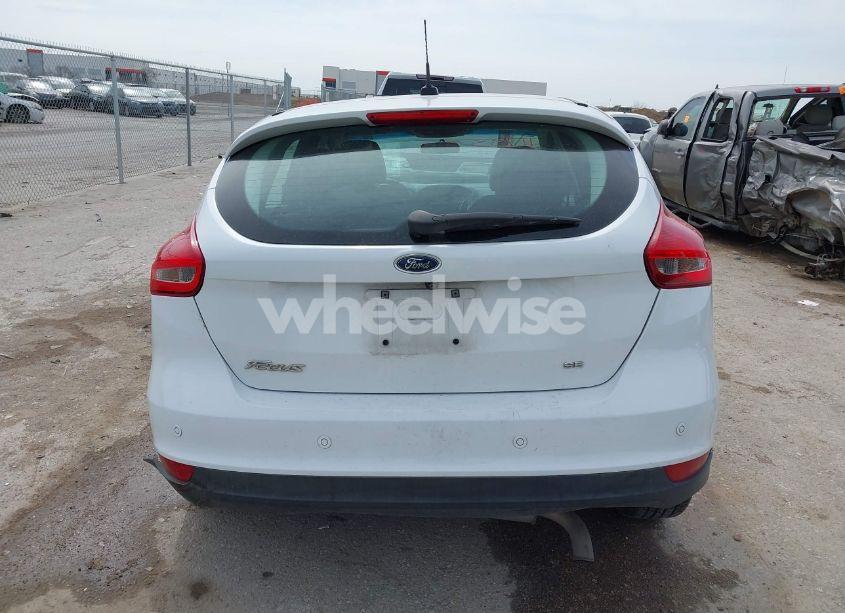Photo 16 of 2016 Ford Focus SE (VIN 1FADP3K25GL255934)
