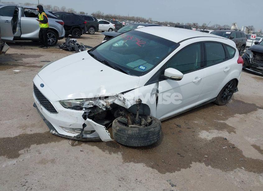 Photo 2 of 2016 Ford Focus SE (VIN 1FADP3K25GL255934)