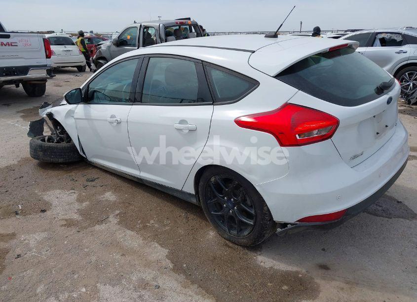 Photo 3 of 2016 Ford Focus SE (VIN 1FADP3K25GL255934)