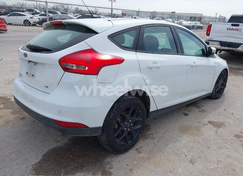 Photo 4 of 2016 Ford Focus SE (VIN 1FADP3K25GL255934)