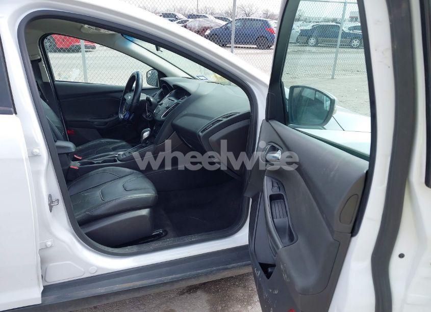 Photo 5 of 2016 Ford Focus SE (VIN 1FADP3K25GL255934)