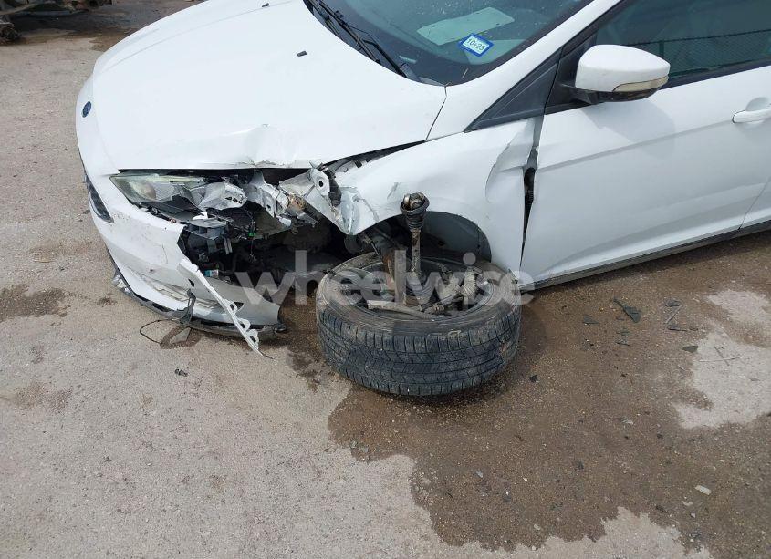 Photo 6 of 2016 Ford Focus SE (VIN 1FADP3K25GL255934)