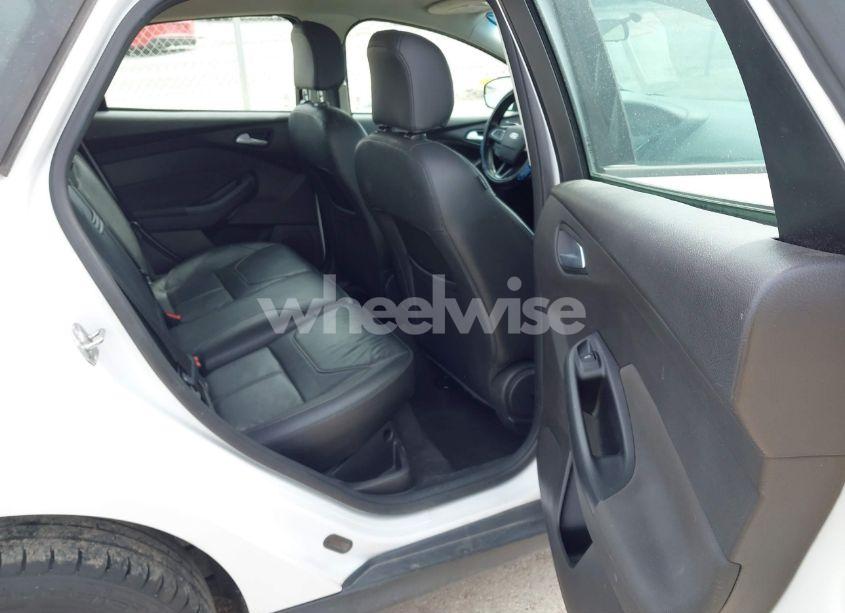 Photo 8 of 2016 Ford Focus SE (VIN 1FADP3K25GL255934)