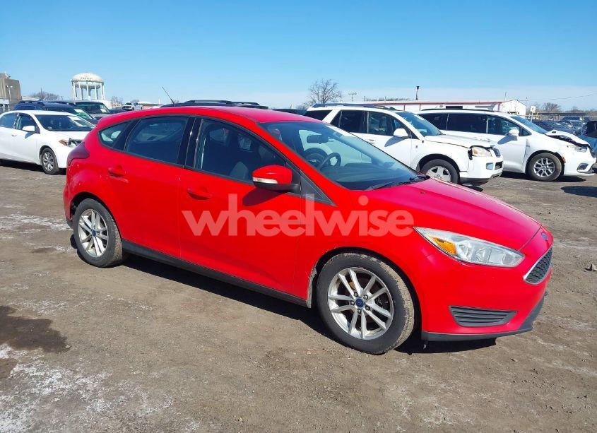 2016 Ford Focus SE (VIN 1FADP3K25GL259269) main photo