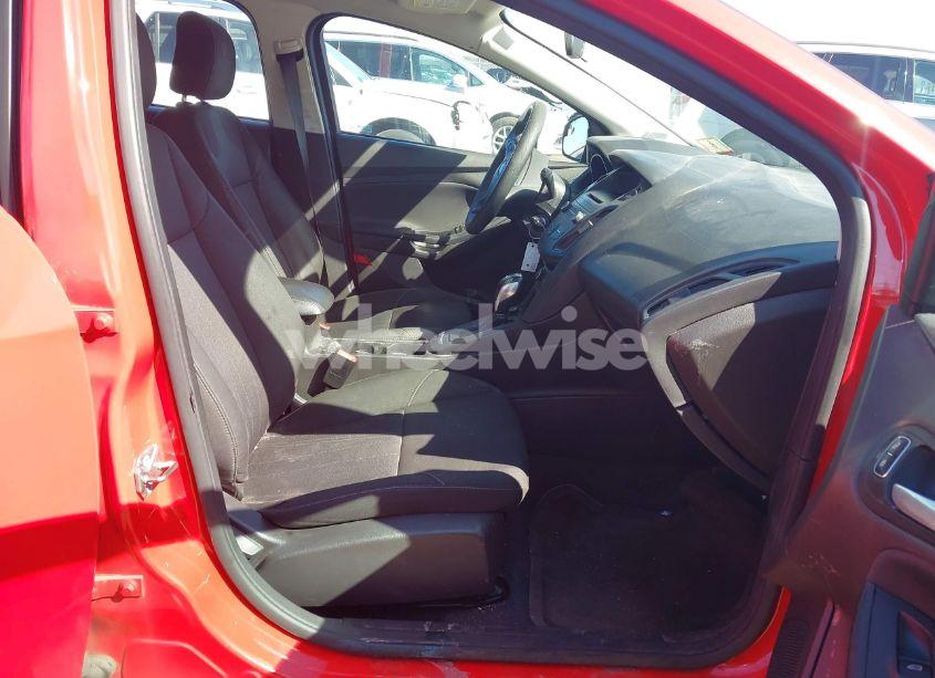 Photo 5 of 2016 Ford Focus SE (VIN 1FADP3K25GL259269)