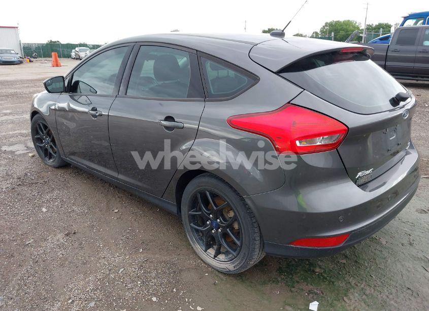 Photo 3 of 2016 Ford Focus SE (VIN 1FADP3K25GL262639)