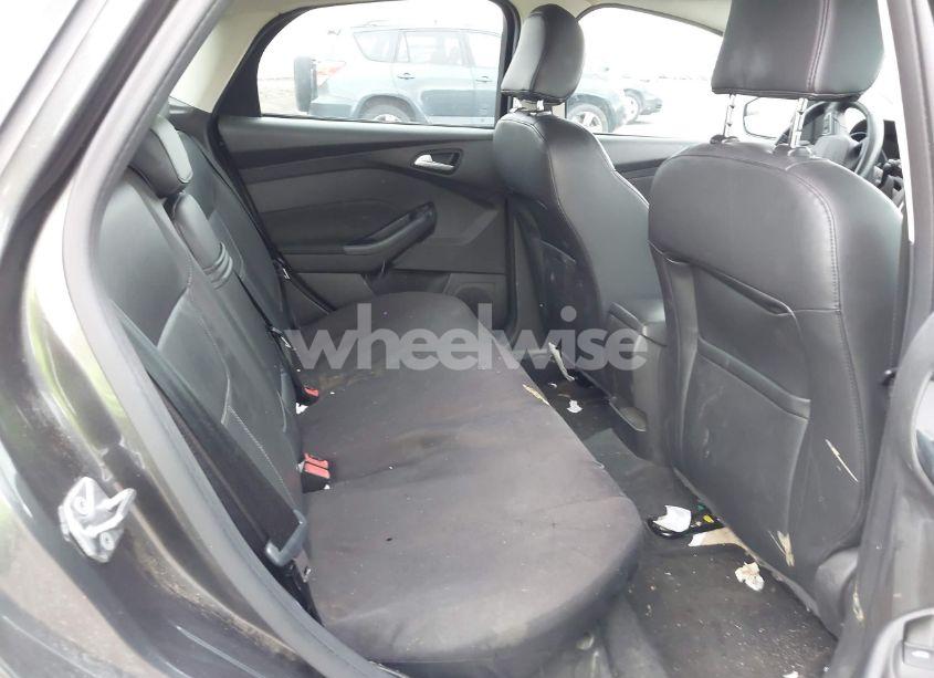 Photo 8 of 2016 Ford Focus SE (VIN 1FADP3K25GL262639)