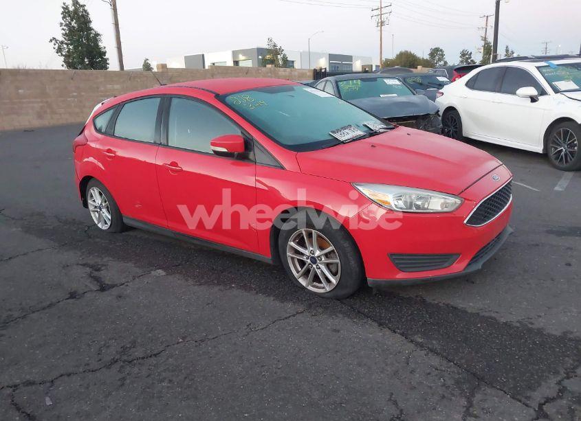 2016 Ford Focus SE (VIN 1FADP3K25GL264049) main photo