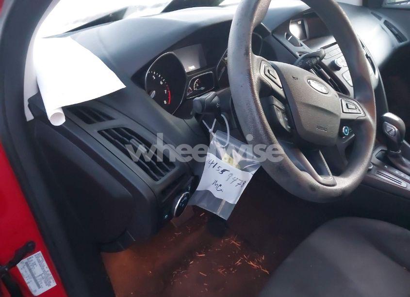 Photo 13 of 2016 Ford Focus SE (VIN 1FADP3K25GL264049)