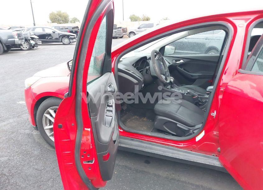 Photo 5 of 2016 Ford Focus SE (VIN 1FADP3K25GL264049)