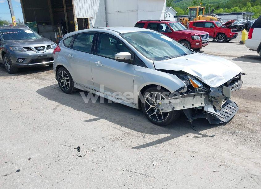 2016 Ford Focus SE (VIN 1FADP3K25GL266254) main photo