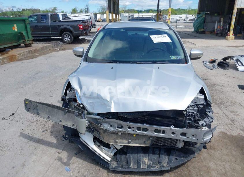 Photo 13 of 2016 Ford Focus SE (VIN 1FADP3K25GL266254)