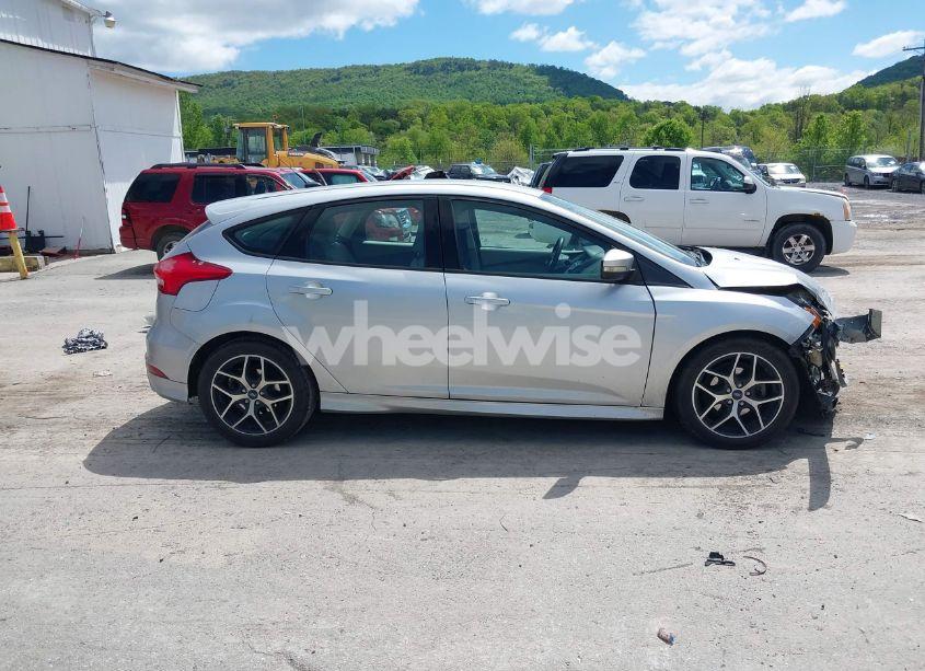 Photo 14 of 2016 Ford Focus SE (VIN 1FADP3K25GL266254)