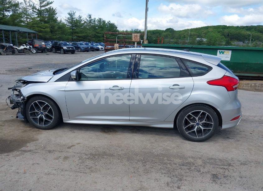 Photo 15 of 2016 Ford Focus SE (VIN 1FADP3K25GL266254)