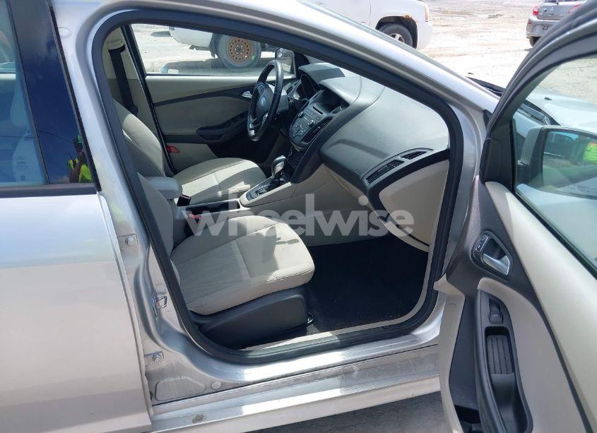 Photo 5 of 2016 Ford Focus SE (VIN 1FADP3K25GL266254)