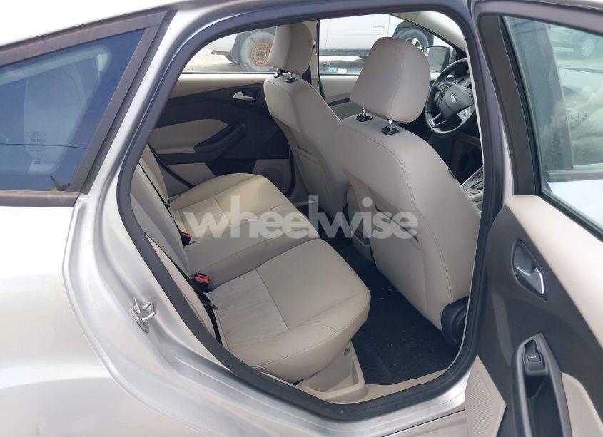 Photo 8 of 2016 Ford Focus SE (VIN 1FADP3K25GL266254)