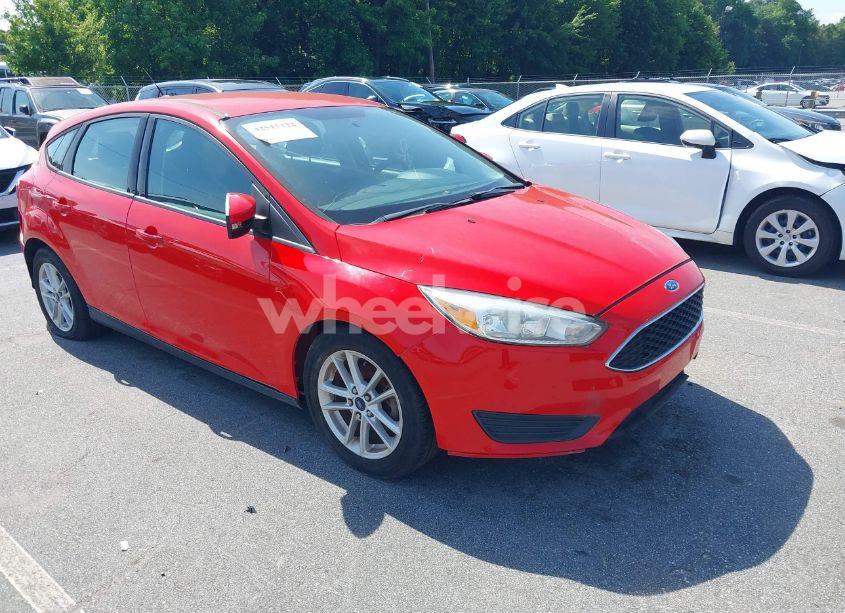2016 Ford Focus SE (VIN 1FADP3K25GL269395) main photo
