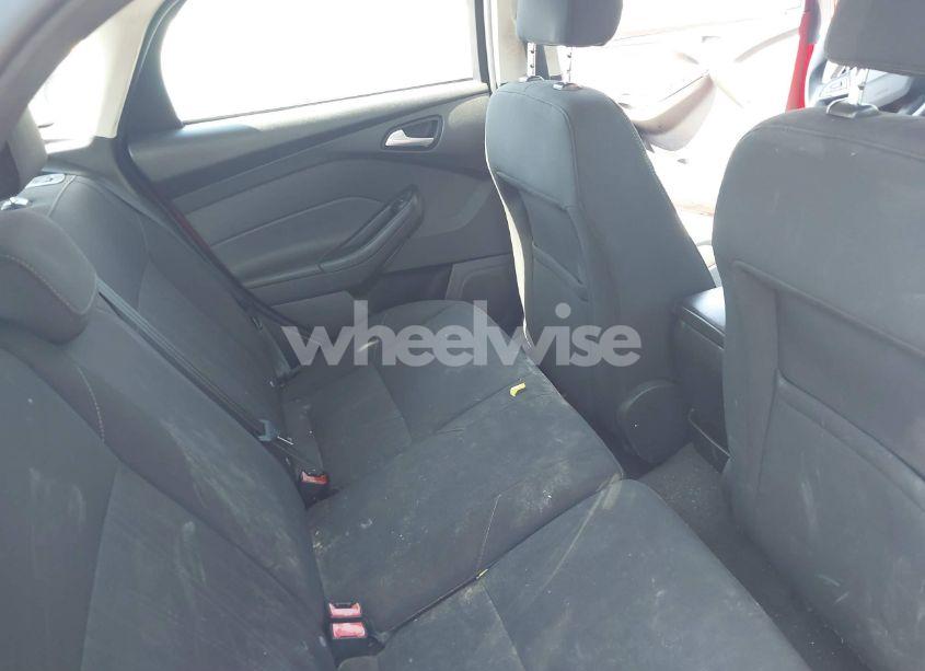 Photo 8 of 2016 Ford Focus SE (VIN 1FADP3K25GL269395)