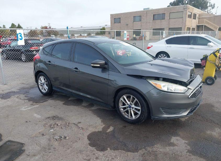 2016 Ford Focus SE (VIN 1FADP3K25GL270546) main photo