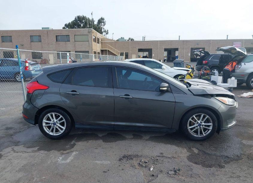 Photo 13 of 2016 Ford Focus SE (VIN 1FADP3K25GL270546)