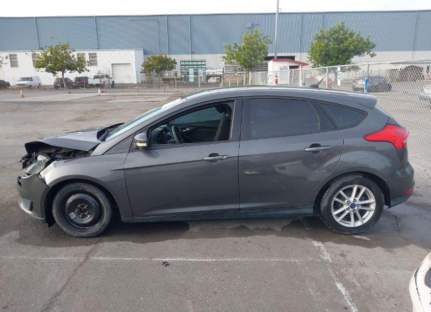 Photo 14 of 2016 Ford Focus SE (VIN 1FADP3K25GL270546)