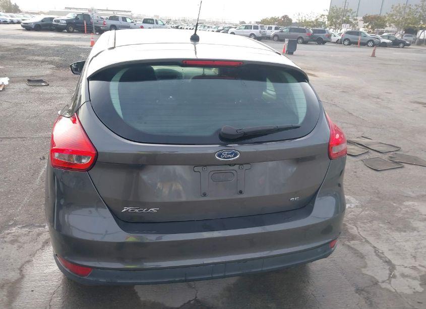 Photo 16 of 2016 Ford Focus SE (VIN 1FADP3K25GL270546)