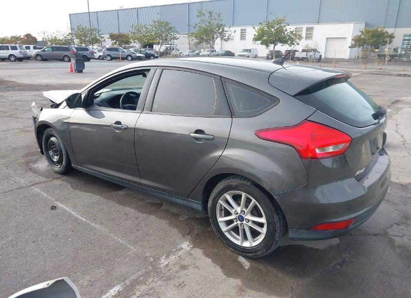 Photo 3 of 2016 Ford Focus SE (VIN 1FADP3K25GL270546)