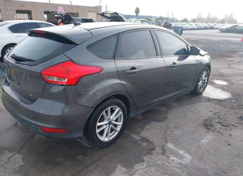 Photo 4 of 2016 Ford Focus SE (VIN 1FADP3K25GL270546)