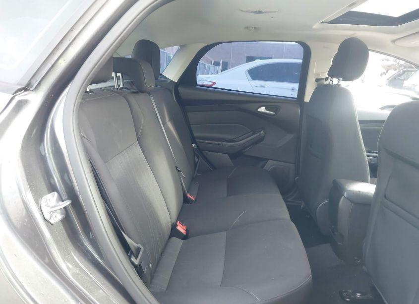 Photo 8 of 2016 Ford Focus SE (VIN 1FADP3K25GL270546)