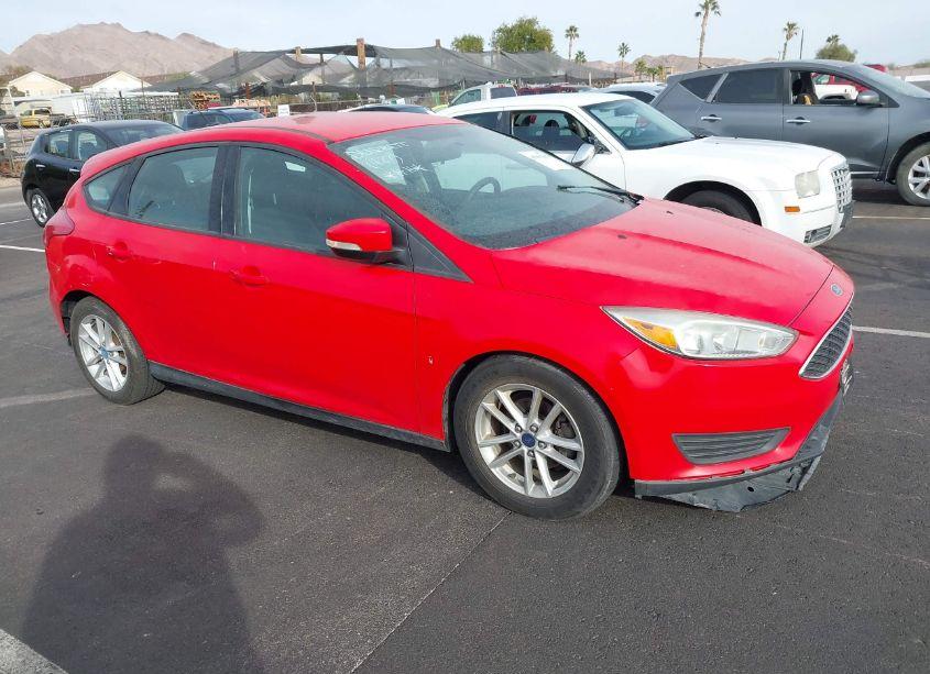 2016 Ford Focus SE (VIN 1FADP3K25GL286634) main photo