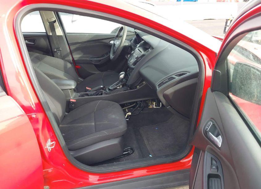 Photo 5 of 2016 Ford Focus SE (VIN 1FADP3K25GL286634)