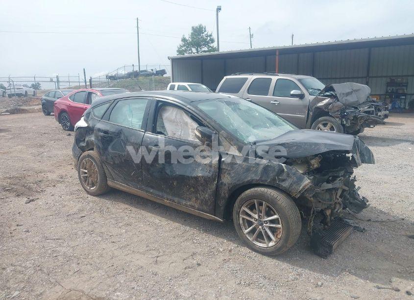 2016 Ford Focus SE (VIN 1FADP3K25GL290604) main photo