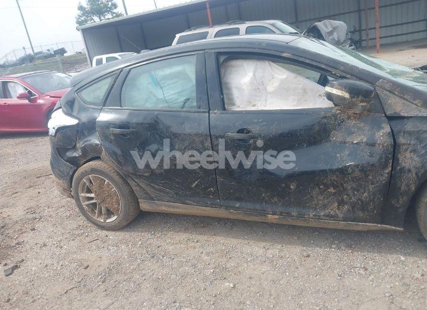 Photo 12 of 2016 Ford Focus SE (VIN 1FADP3K25GL290604)