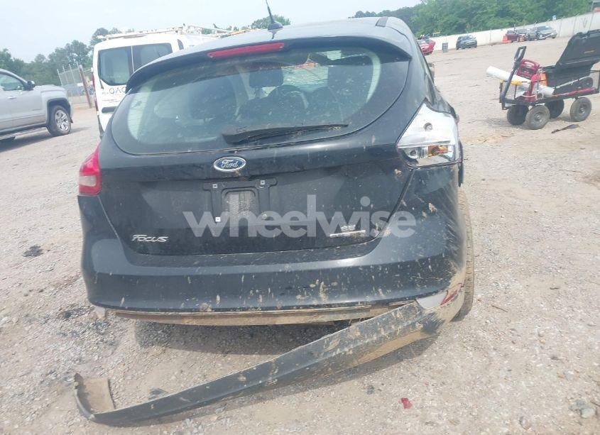 Photo 13 of 2016 Ford Focus SE (VIN 1FADP3K25GL290604)