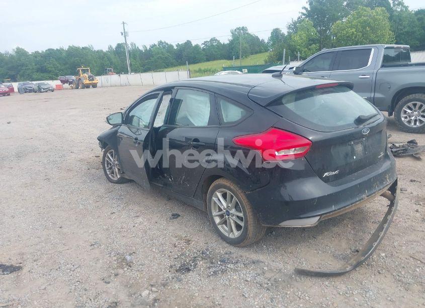 Photo 3 of 2016 Ford Focus SE (VIN 1FADP3K25GL290604)