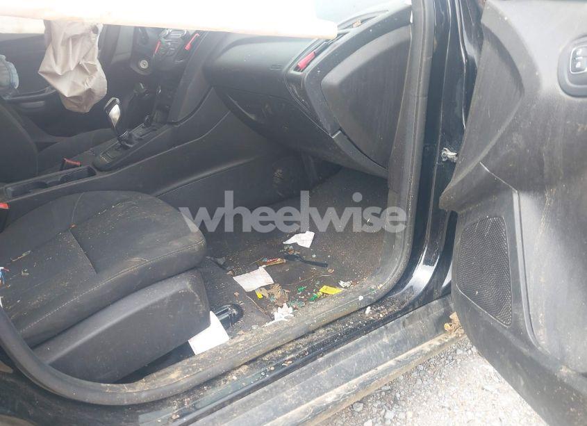 Photo 5 of 2016 Ford Focus SE (VIN 1FADP3K25GL290604)