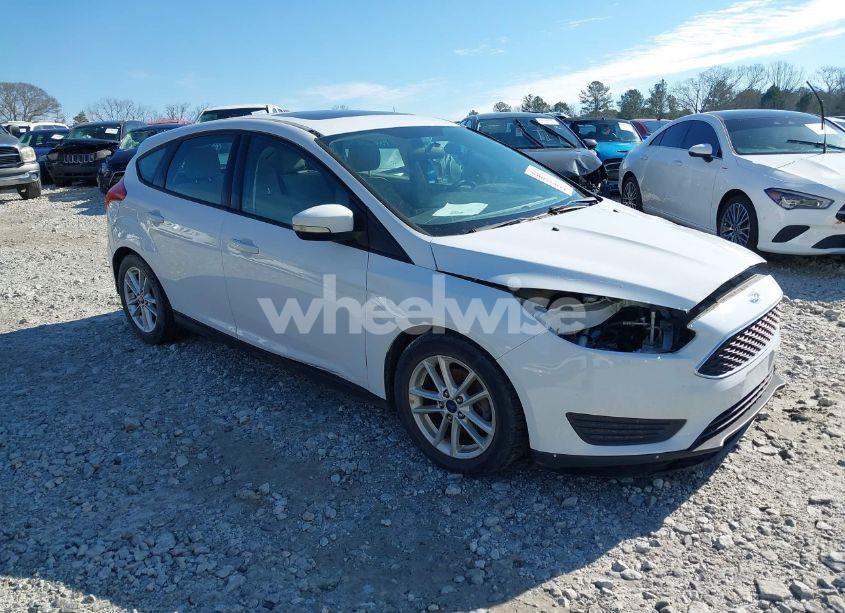 2016 Ford Focus SE (VIN 1FADP3K25GL297858) main photo