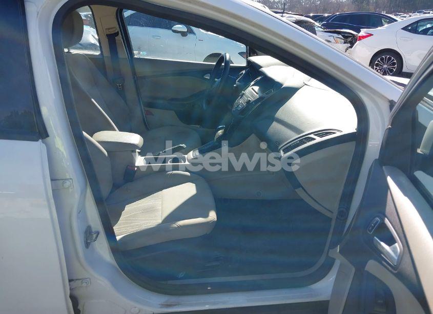 Photo 5 of 2016 Ford Focus SE (VIN 1FADP3K25GL297858)