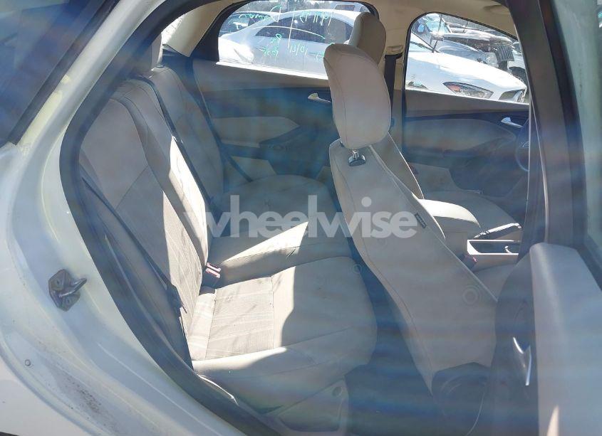 Photo 8 of 2016 Ford Focus SE (VIN 1FADP3K25GL297858)