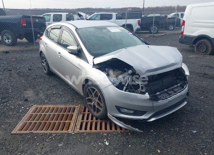 2016 Ford Focus SE (VIN 1FADP3K25GL309264) main photo