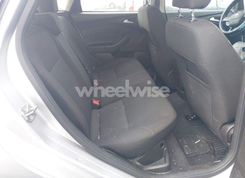 Photo 8 of 2016 Ford Focus SE (VIN 1FADP3K25GL309264)