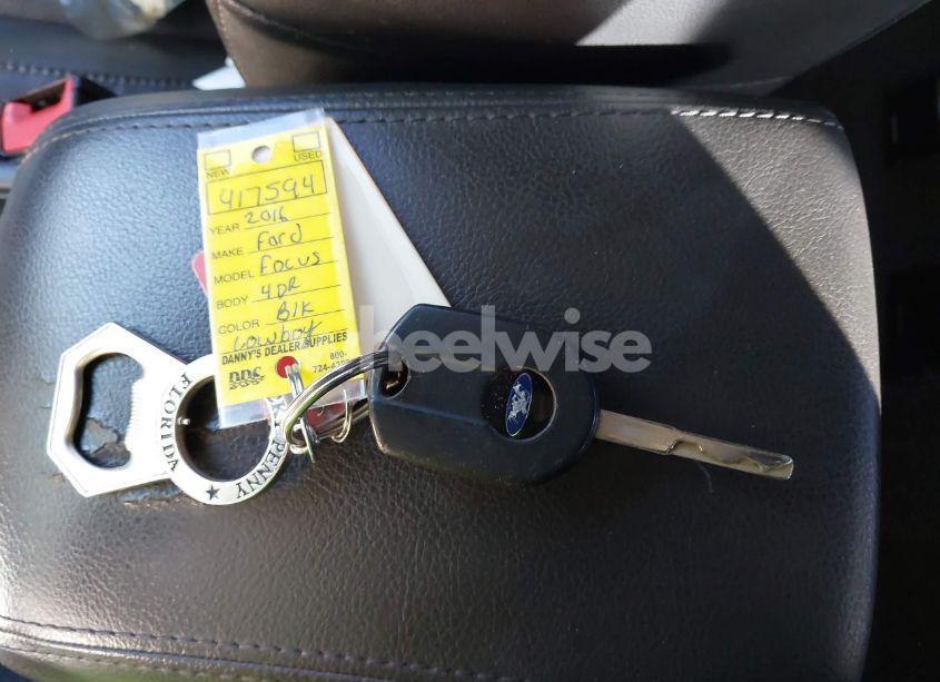 Photo 11 of 2016 Ford Focus SE (VIN 1FADP3K25GL325979)