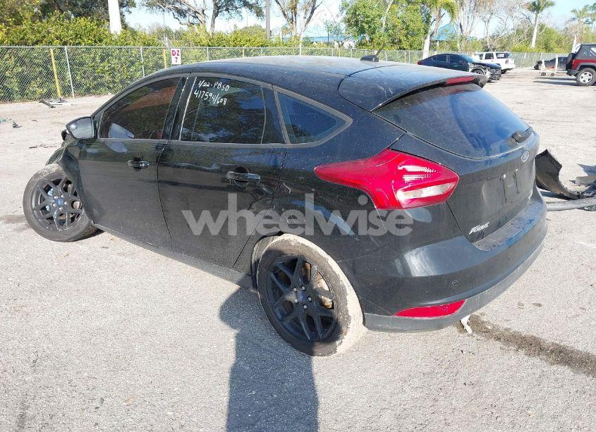 Photo 3 of 2016 Ford Focus SE (VIN 1FADP3K25GL325979)