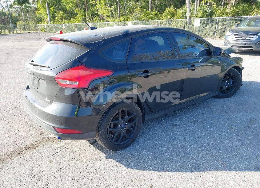 Photo 4 of 2016 Ford Focus SE (VIN 1FADP3K25GL325979)