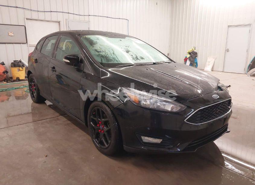 2016 Ford Focus SE (VIN 1FADP3K25GL325982) main photo
